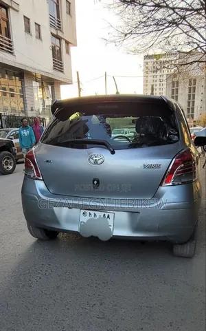 Photo - Toyota Yaris 2010 Silver