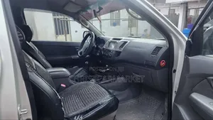 Toyota Hilux SR 4x4 2013 Silver