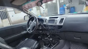 Toyota Hilux SR 4x4 2013 Silver