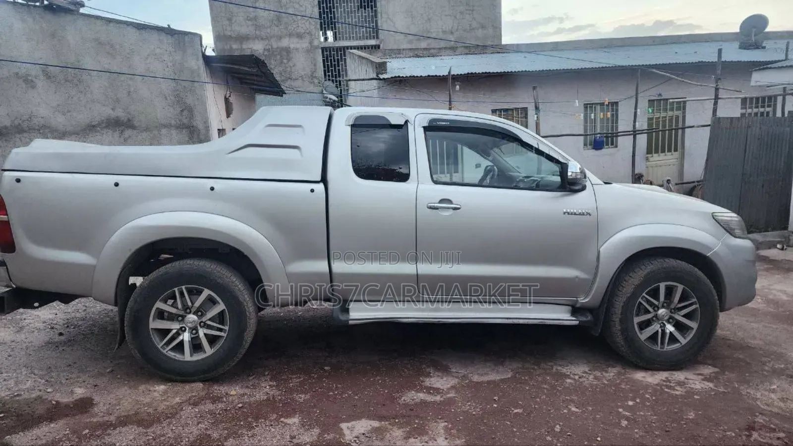 Toyota Hilux SR 4x4 2013 Silver