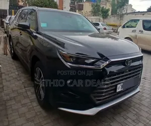 Photo - Toyota Grand Highlander Hybrid 2024 Black