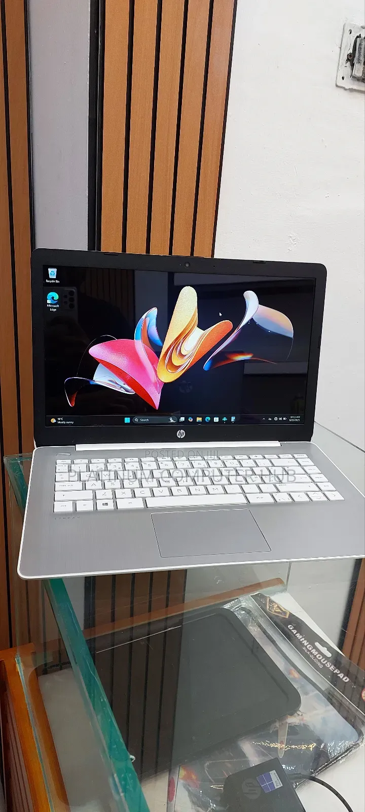 New Laptop HP Stream 14 4GB AMD A4 SSD 60GB