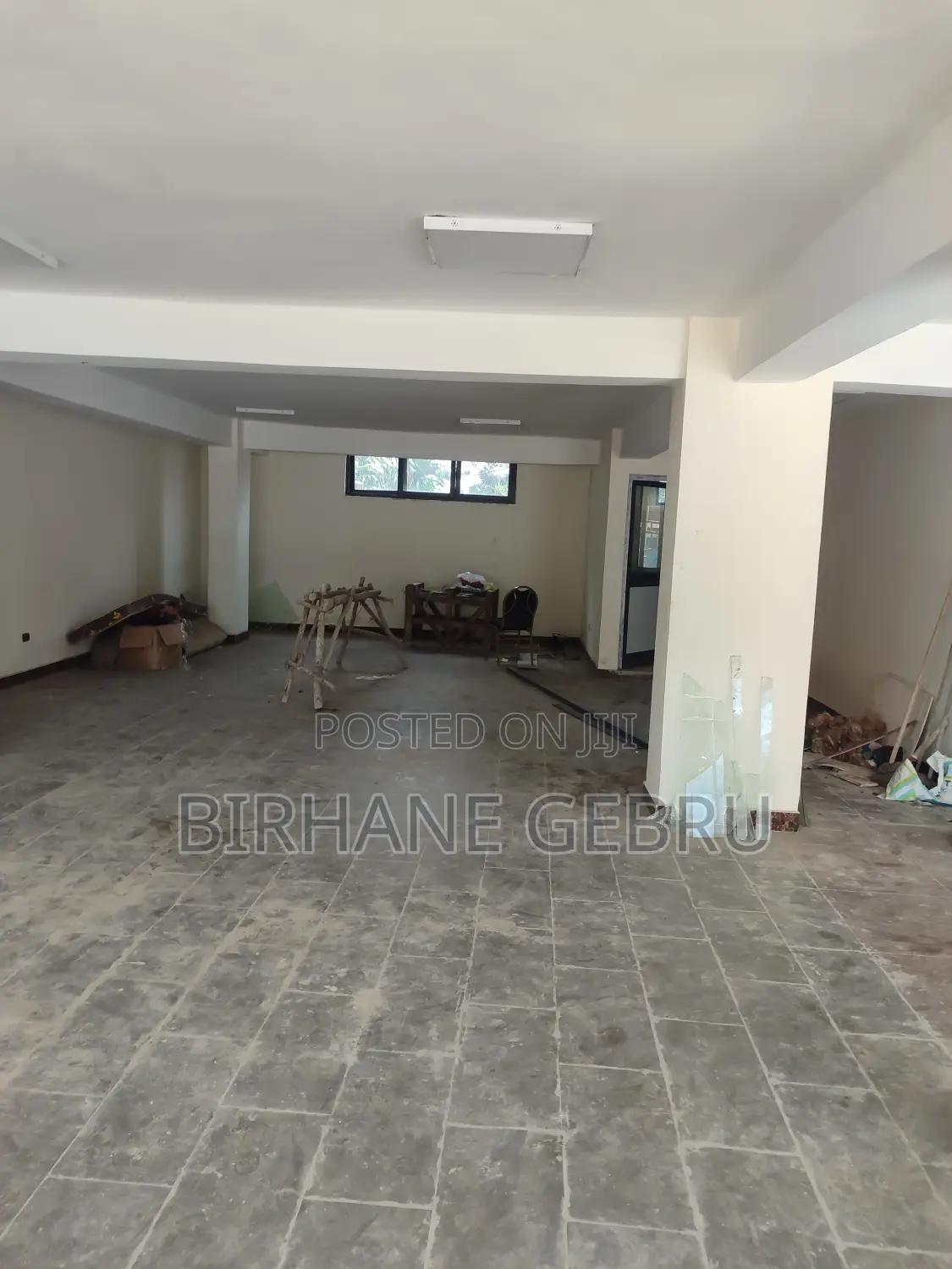 Show Room Rent for Car