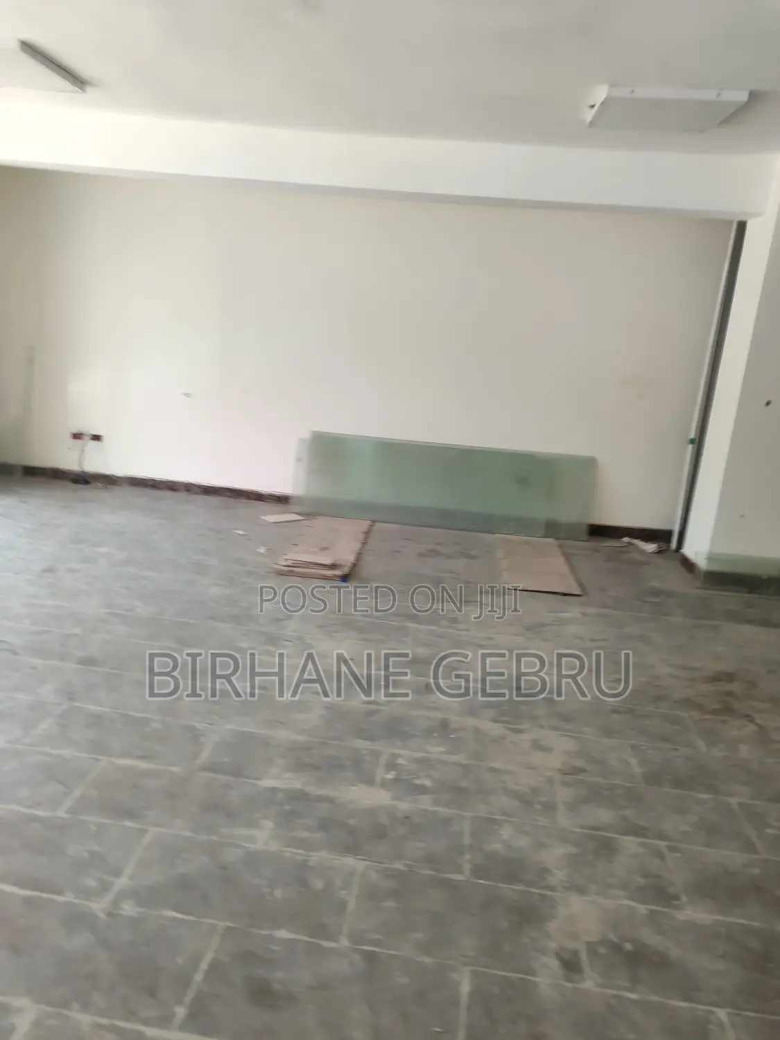 Show Room Rent for Car