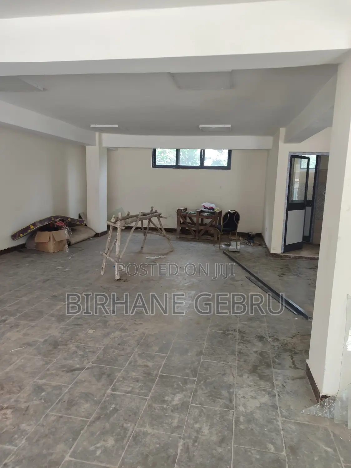 Show Room Rent for Car