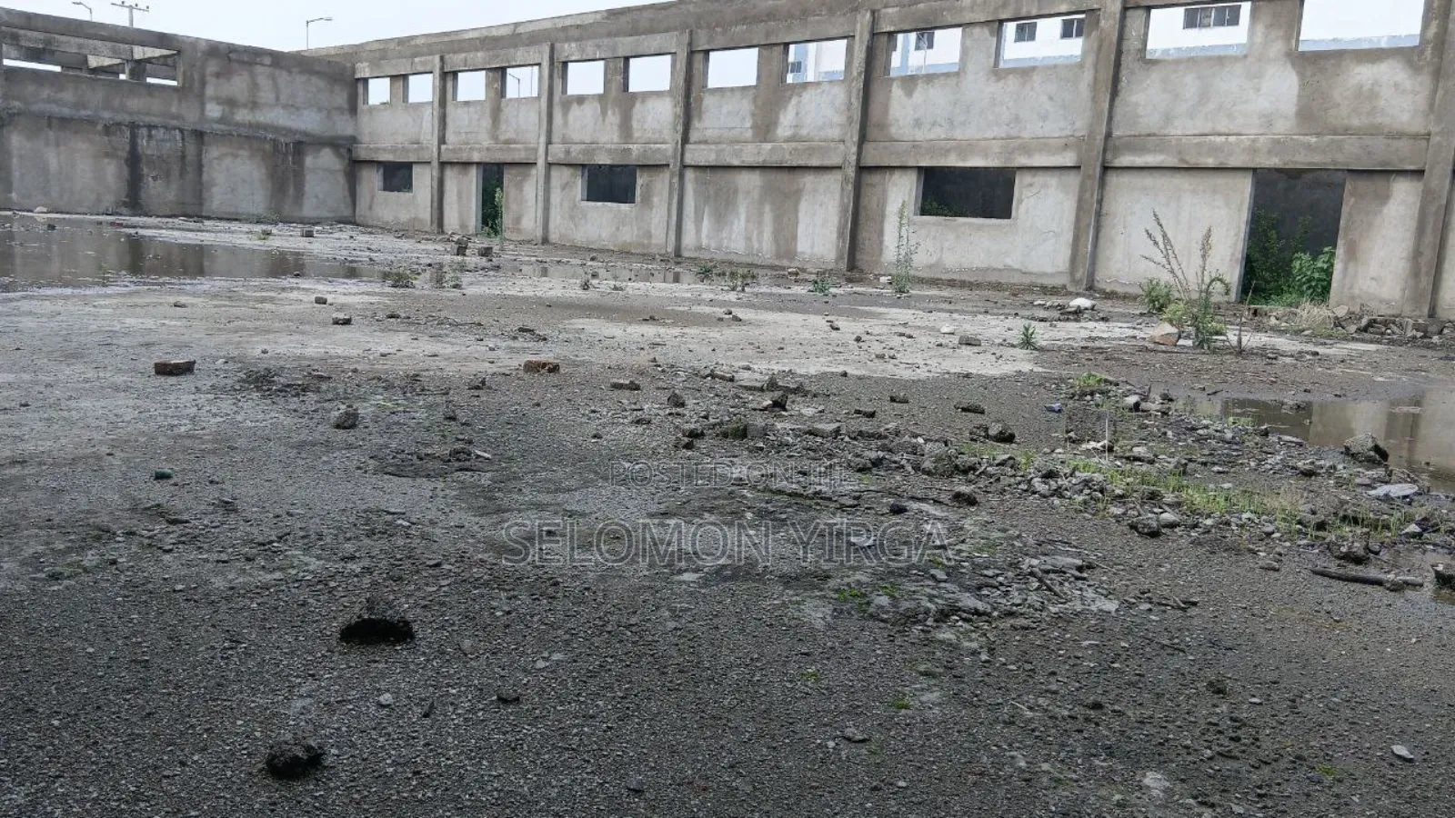 ለሺያጭ የቀረበ መጋዘን