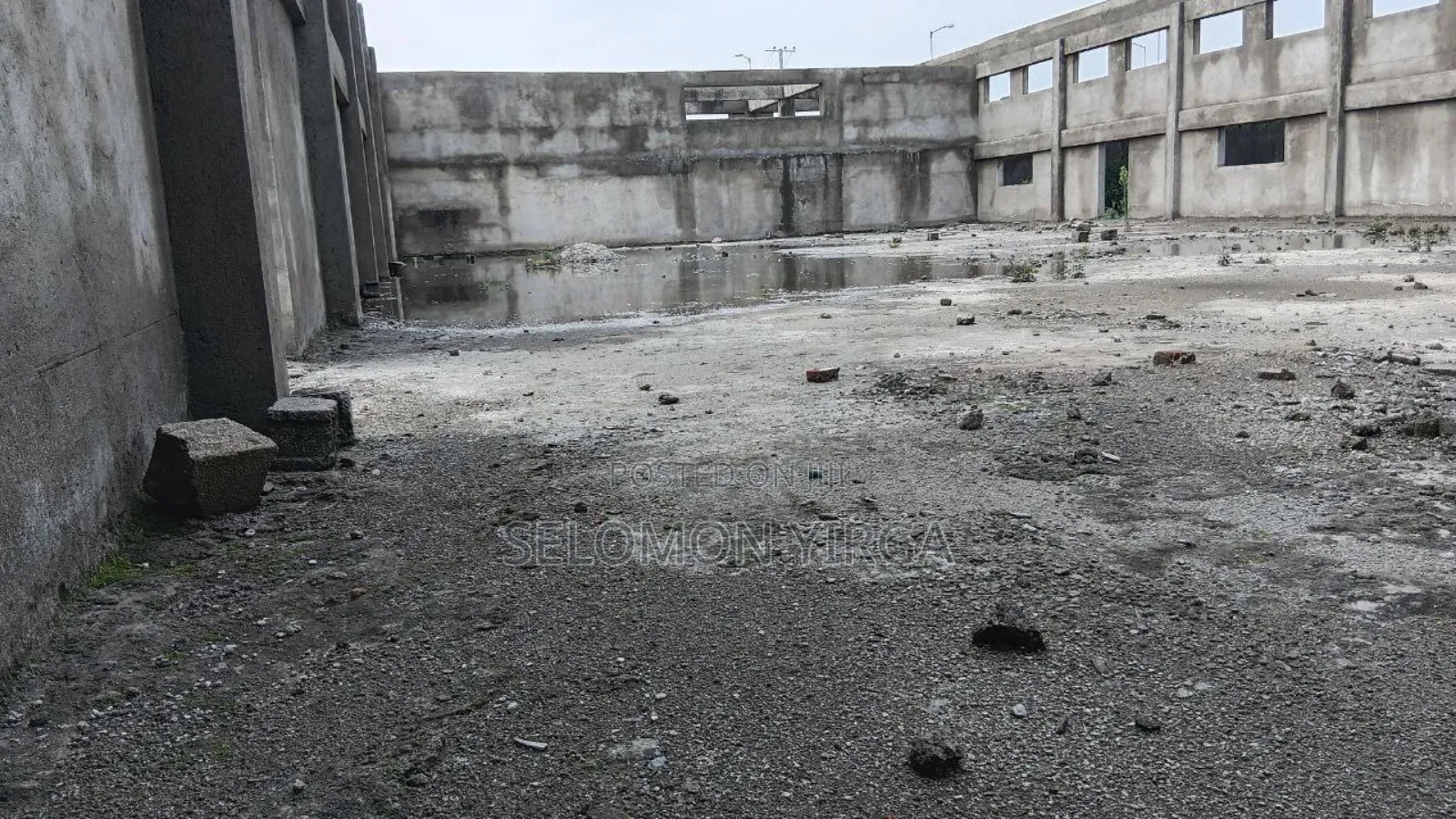 ለሺያጭ የቀረበ መጋዘን