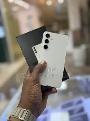 Photo - New Samsung Galaxy S24 128 GB Silver