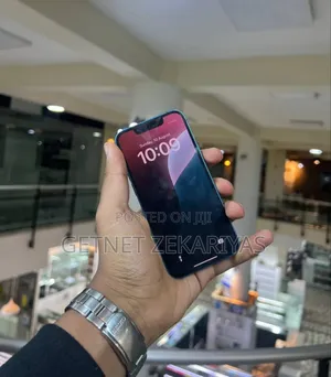 Photo - New Apple iPhone 13 128 GB Blue