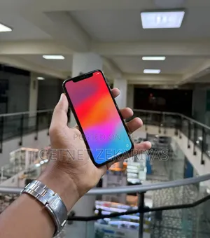 Photo - New Apple iPhone XS 64 GB Gold