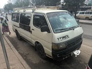 Photo - Toyota HiAce 2002 White