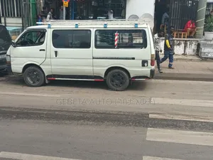 Toyota HiAce 2002 White