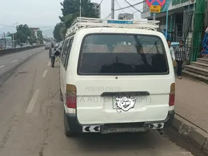 Toyota HiAce 2002 White