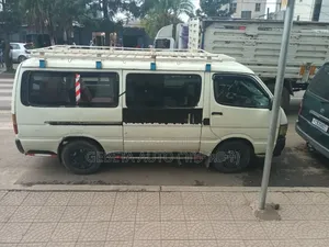 Toyota HiAce 2002 White