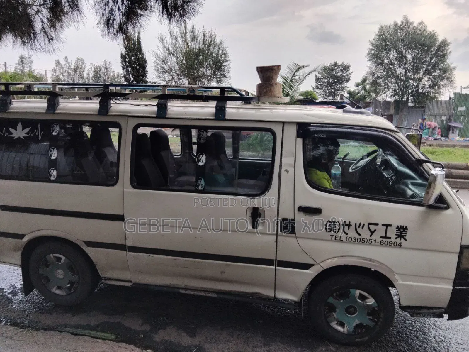 Toyota HiAce 2000 White