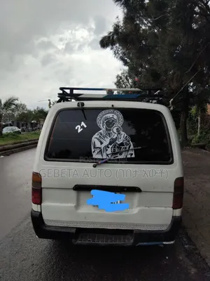 Toyota HiAce 2000 White