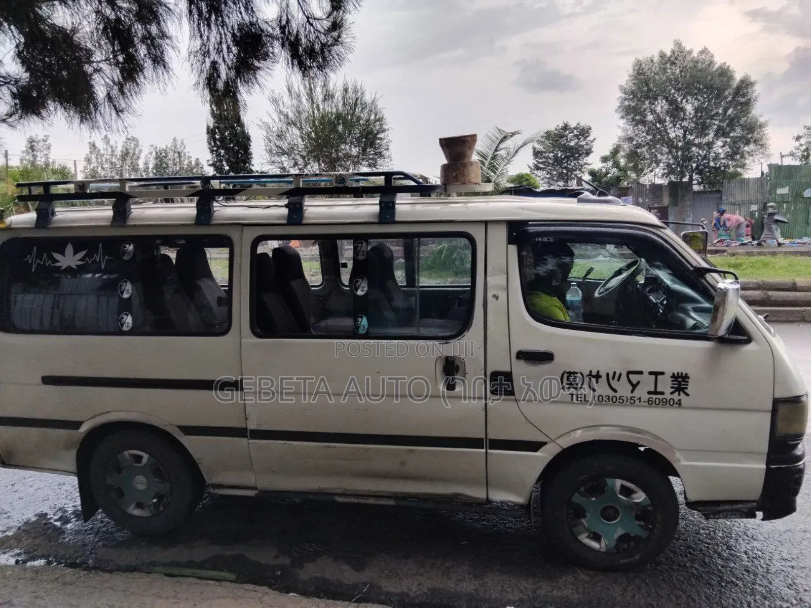 Toyota HiAce 2000 White