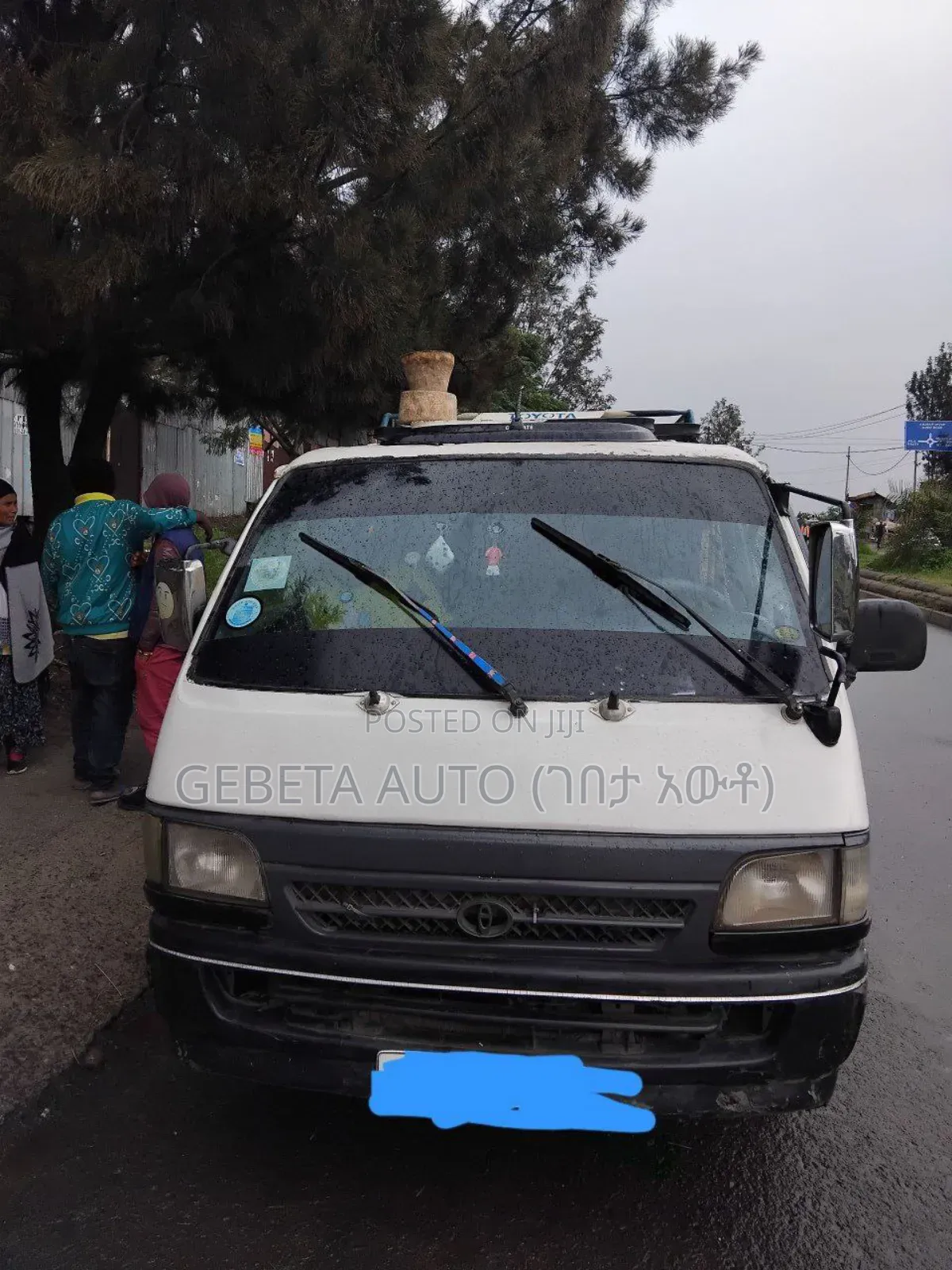 Toyota HiAce 2000 White