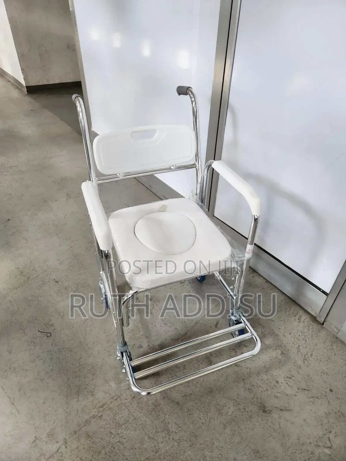 White Commode Wheelchair專門toilet Wheelchair發表commode Wheelchair New