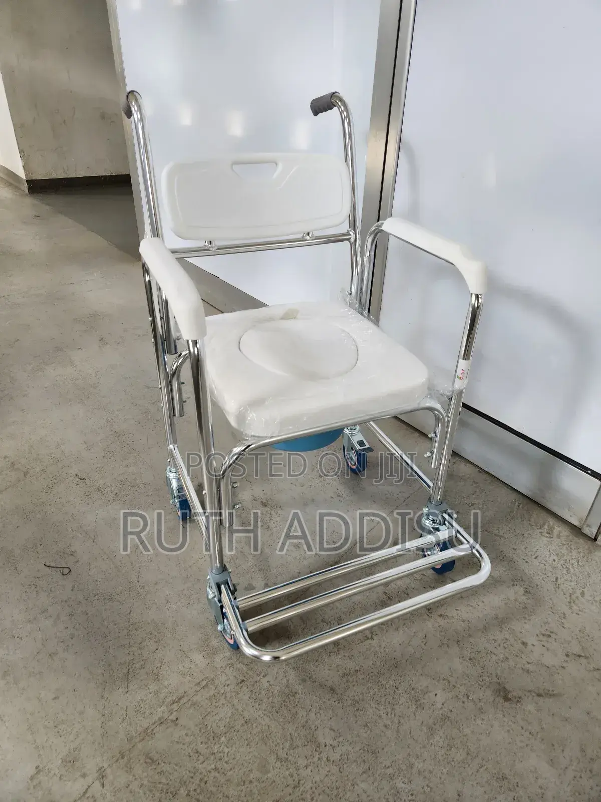 Commode Wheelchair座落wheelchair會員wheelchair欸我commode Wheelchair