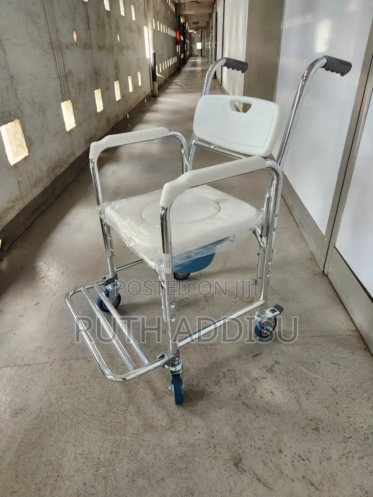 Four Wheel Commode Wheelchair予約wheelchair映射wheelchair冰箱wheelchair New