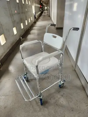 Photo - Toilet Wheelchair症刈commode Wheelchair㫵會為commode Wheelchair寶老wheelchair