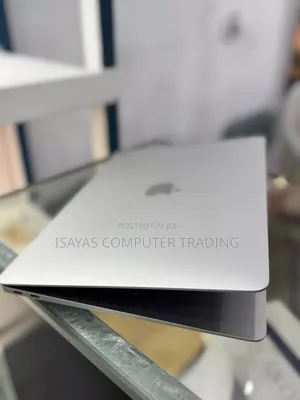 New Laptop Apple MacBook 2020 8GB SSD 256GB