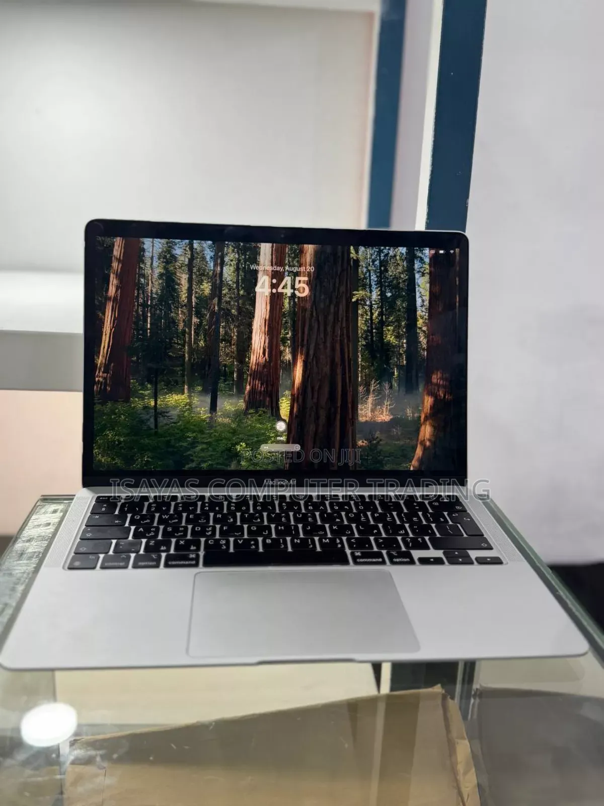 New Laptop Apple MacBook 2020 8GB SSD 256GB