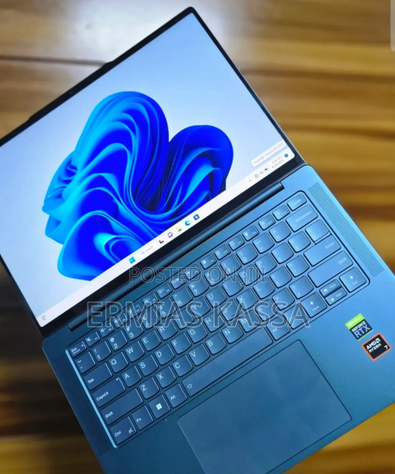 New Laptop Lenovo Yoga 700 32GB AMD Ryzen 7 SSD 1T