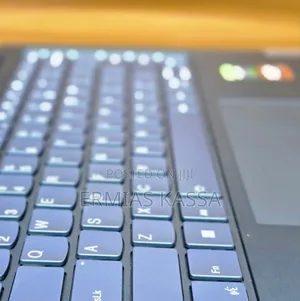 New Laptop Lenovo Yoga 700 32GB AMD Ryzen 7 SSD 1T