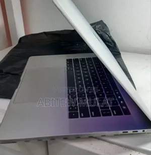 New Laptop Apple MacBook Pro 2018 32GB Intel Core I9 SSD 1T