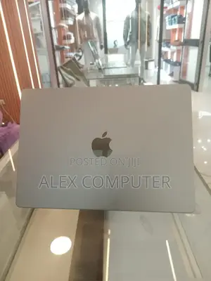 New Laptop Apple MacBook Pro 2024 M3 14-Inch 8GB Apple M3 SSD 512GB