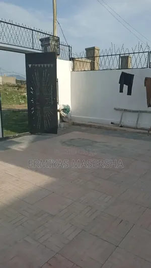 5bdrm House in Yeka for sale