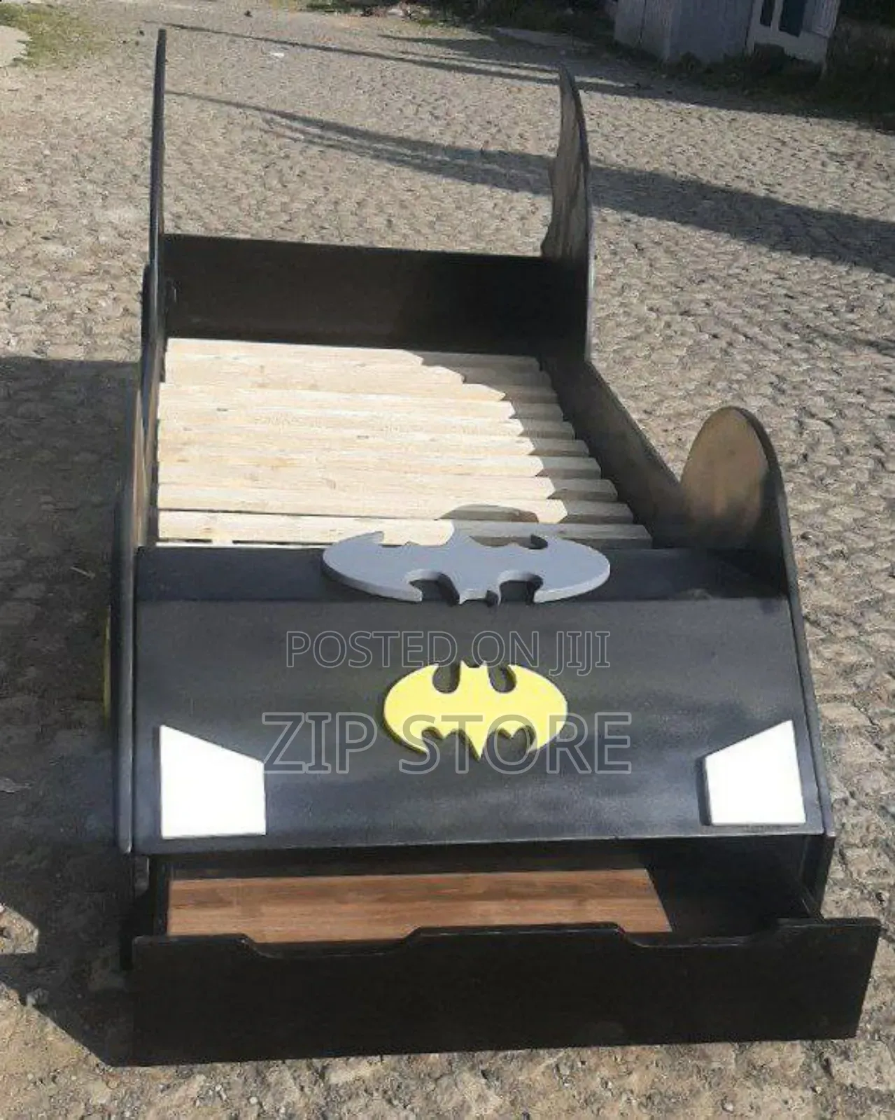 Batman ቅርፃ የተሰራ ልጆች አልጋ