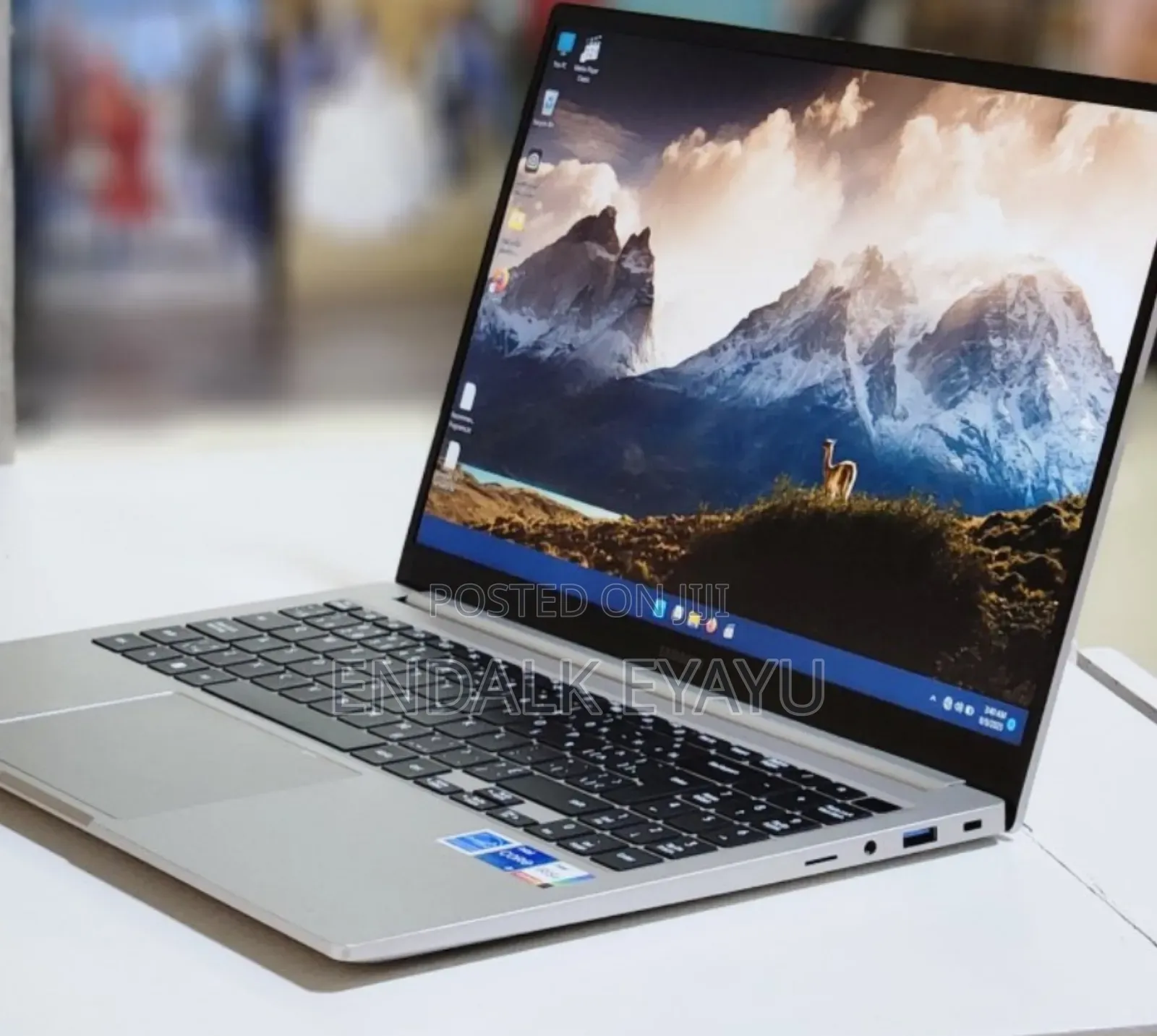 New Laptop Samsung 8GB Intel Core I5 SSD 256GB