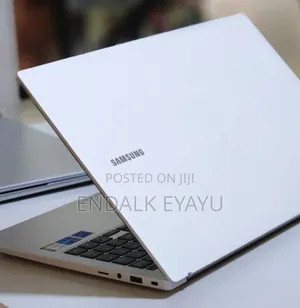 New Laptop Samsung 8GB Intel Core I5 SSD 256GB