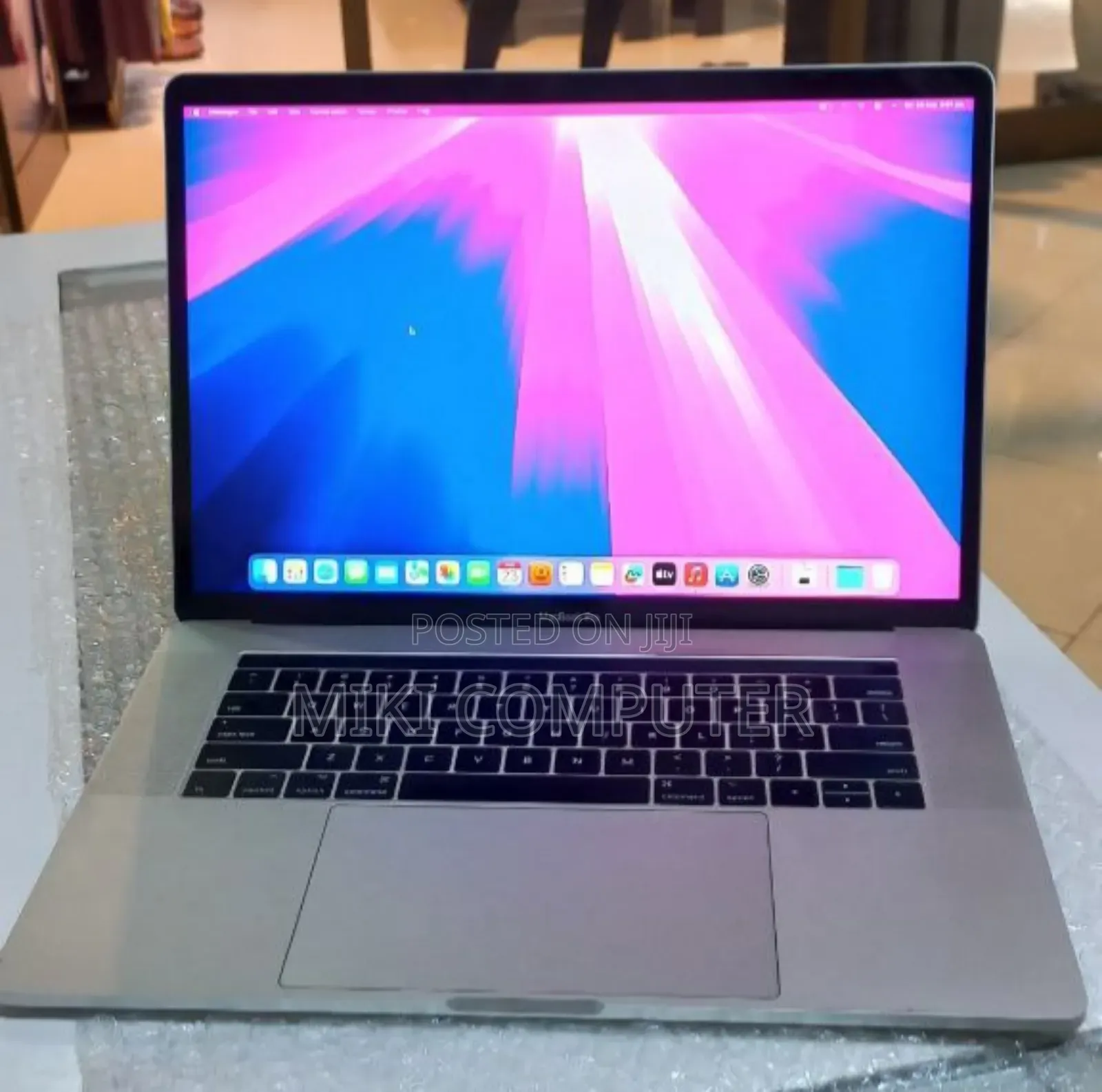 New Laptop Apple MacBook Pro 2017 16GB Intel Core I7 SSD 512GB