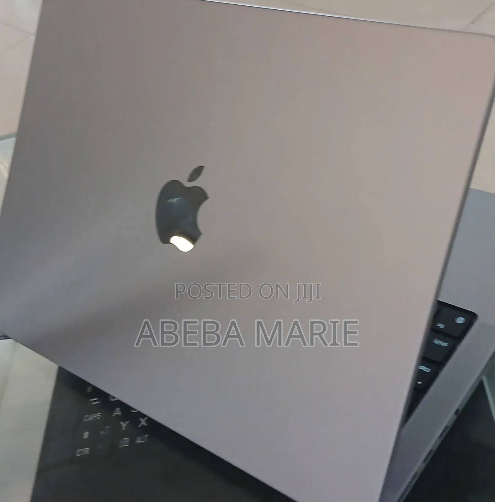 New Apple MacBook Pro 2024 M3 14-Inch 18GB Apple M3 Pro SSD 512GB