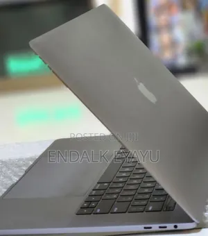 Photo - New Laptop Apple MacBook Pro 2017 16GB Intel Core I7 SSD 512GB