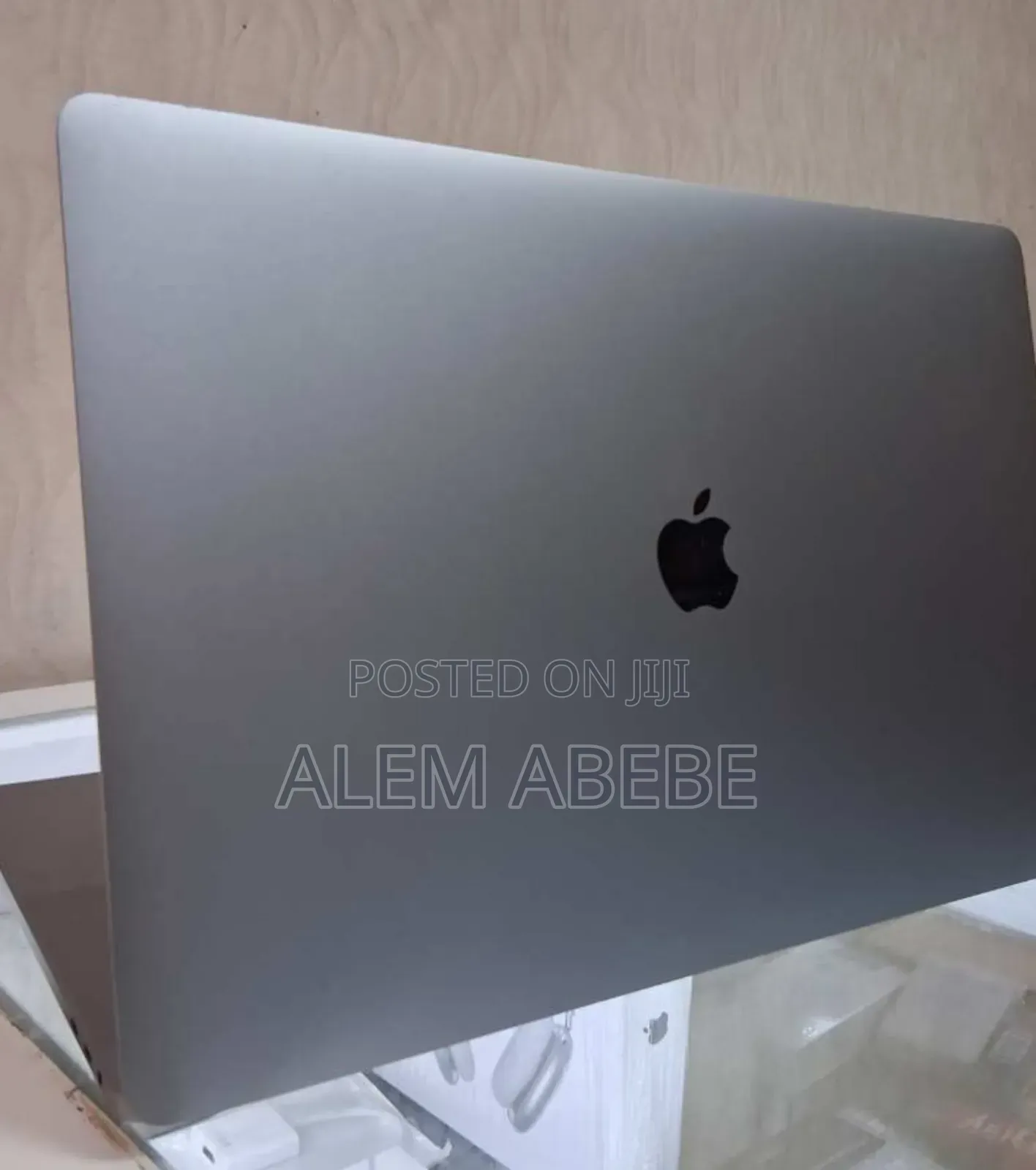 New Laptop Apple MacBook Pro 2019 16GB Apple M1 Pro SSD 512GB