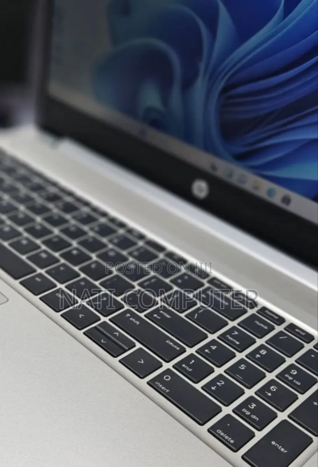 New Laptop HP Portable AC AC049TU 16GB Intel Core I5 SSD 512GB