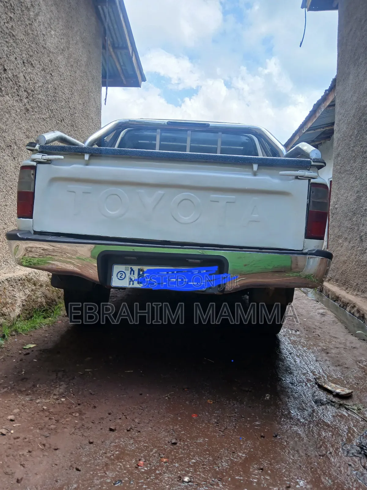 Toyota Hilux 2000 White