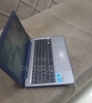 Laptop Asus 4GB Intel Celeron SSD 60GB
