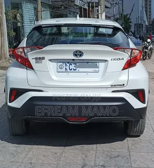 Toyota C-HR 2022 White