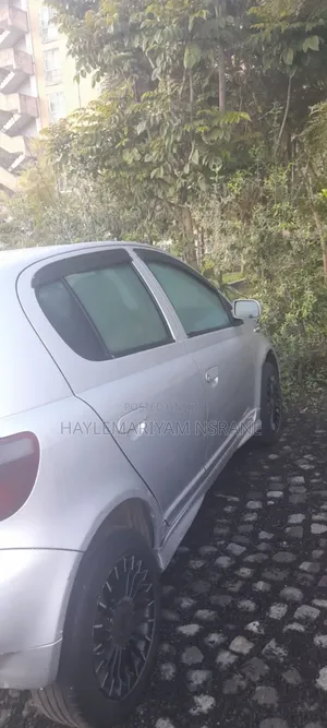 Toyota Platz 1.5 FWD 2001 Silver