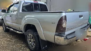 Toyota Tacoma 2012 Silver