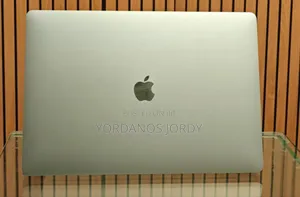 Photo - New Laptop Apple MacBook Pro 2019 16GB Intel Core I7 SSD 512GB