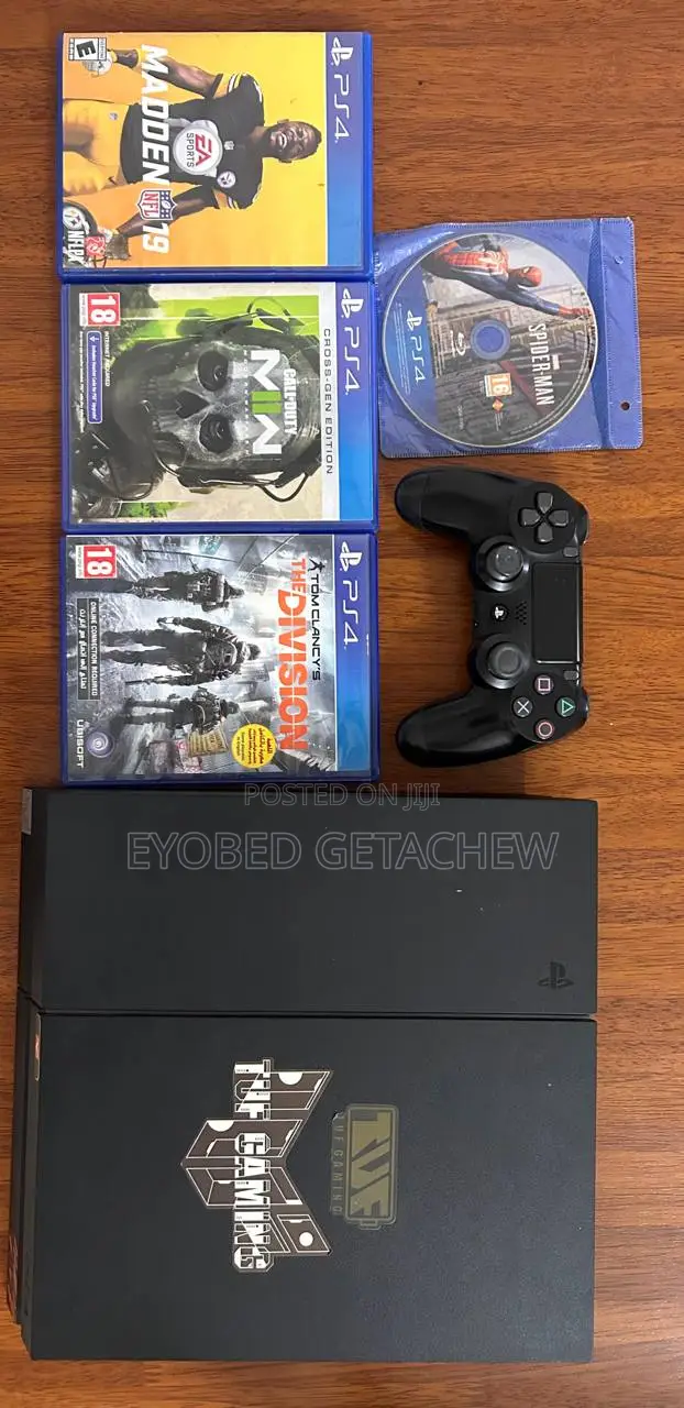 Ps4 1 Terabytes With PSN Account, CDS and Controllers