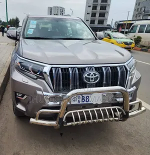 Photo - Toyota Land Cruiser Prado 2021 Silver