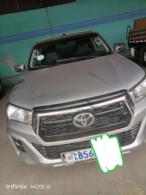 Photo - Toyota Hilux 2021 Silver